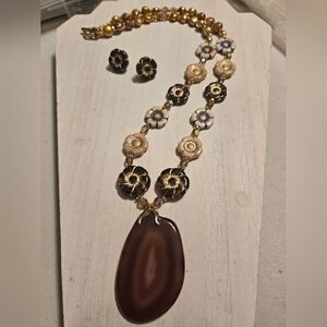 Natural agate pendent,Czech flower  stones,fresh water pearl necklace & earrings